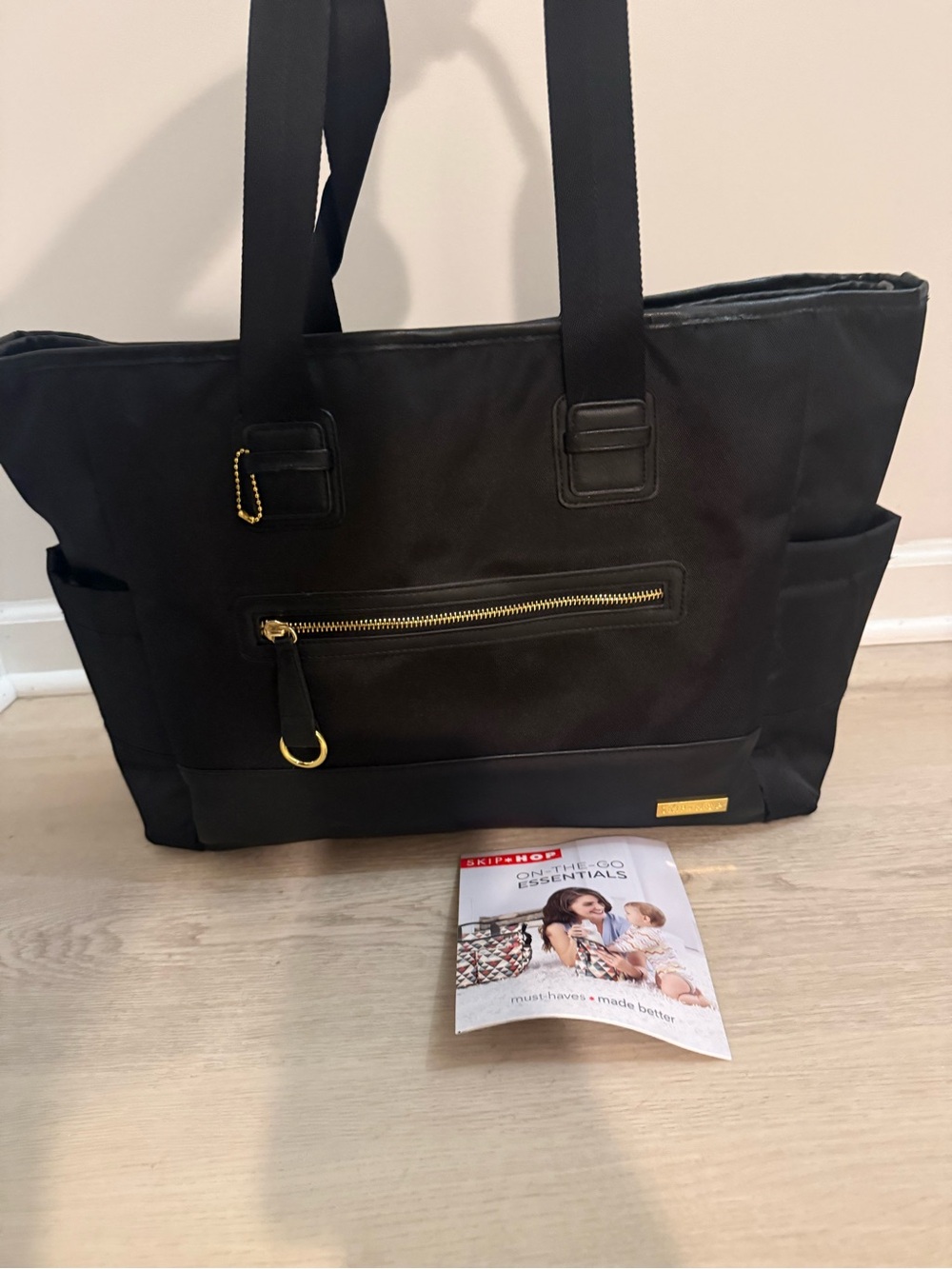 Skip Hop 2-in-1 Downtown Chic Diaper Tote blacke gold